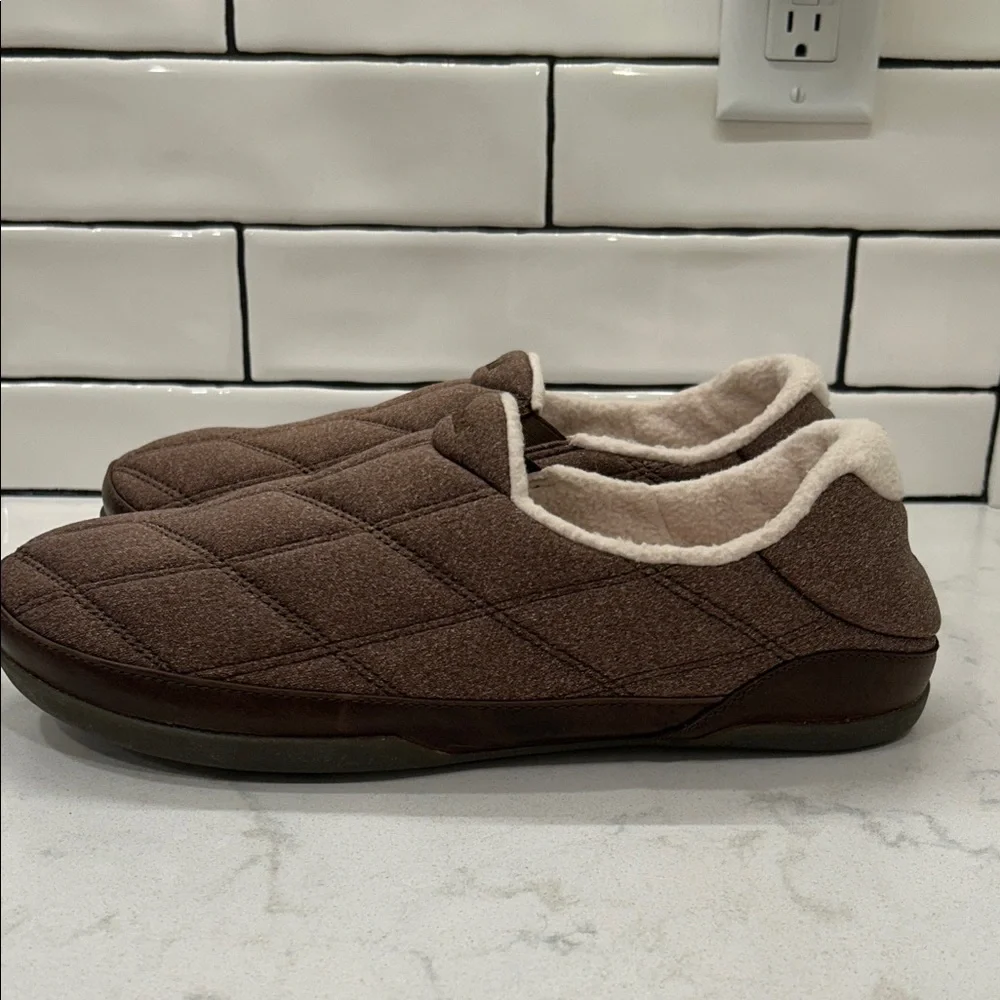 OluKai Puku'i Slipper Toffee Quilted Slippers with Cream Lining Men’s 13 NWT
